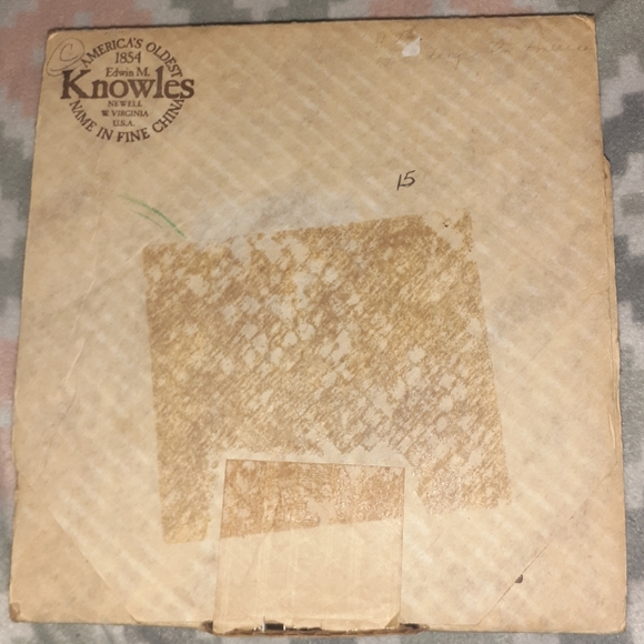 "VALENTINES DAY" COLLECTOR PLATE FROM EDWIN K KNOWLES CHINA CO. - Picture 5 of 5